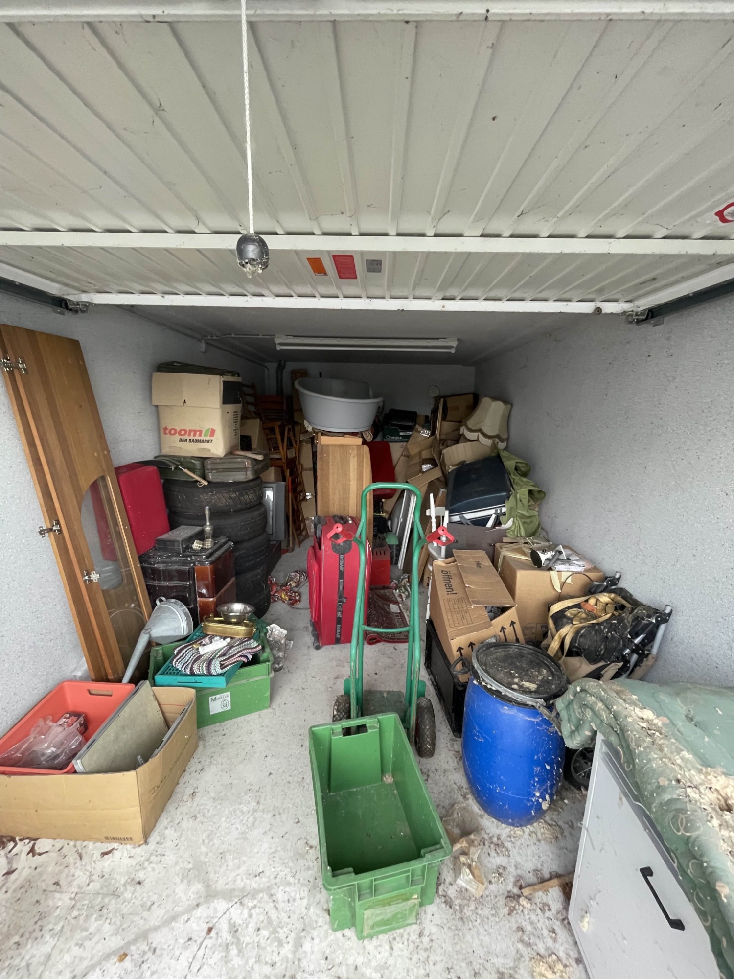 Volle Garage vor der Räumung